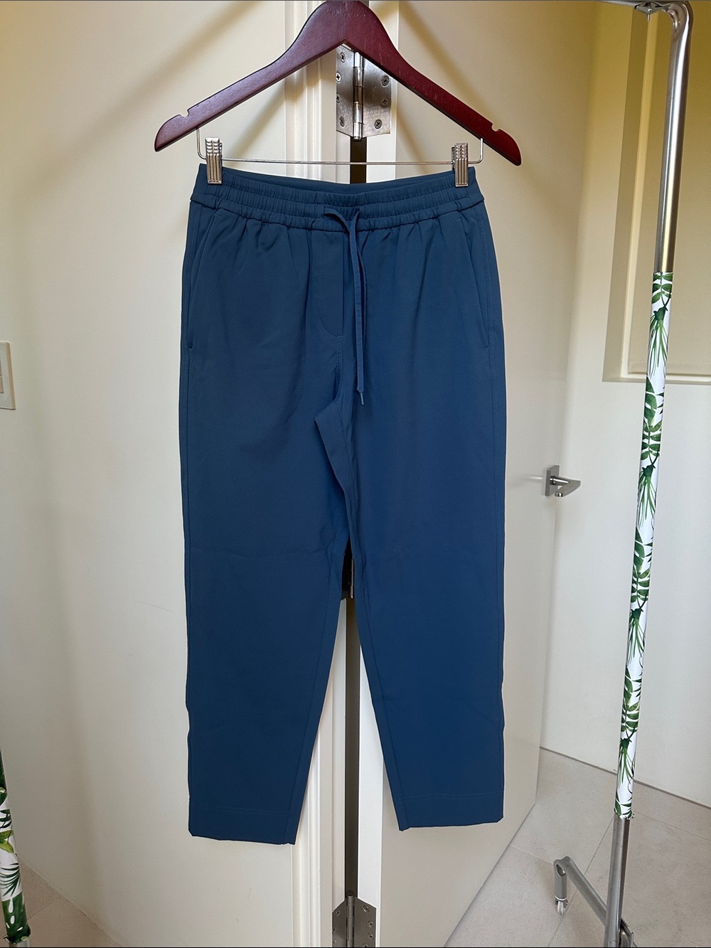 Lululemon XS blue joggers